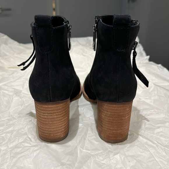 Blondo waterproof booties in size 5 - Picture 3 of 8